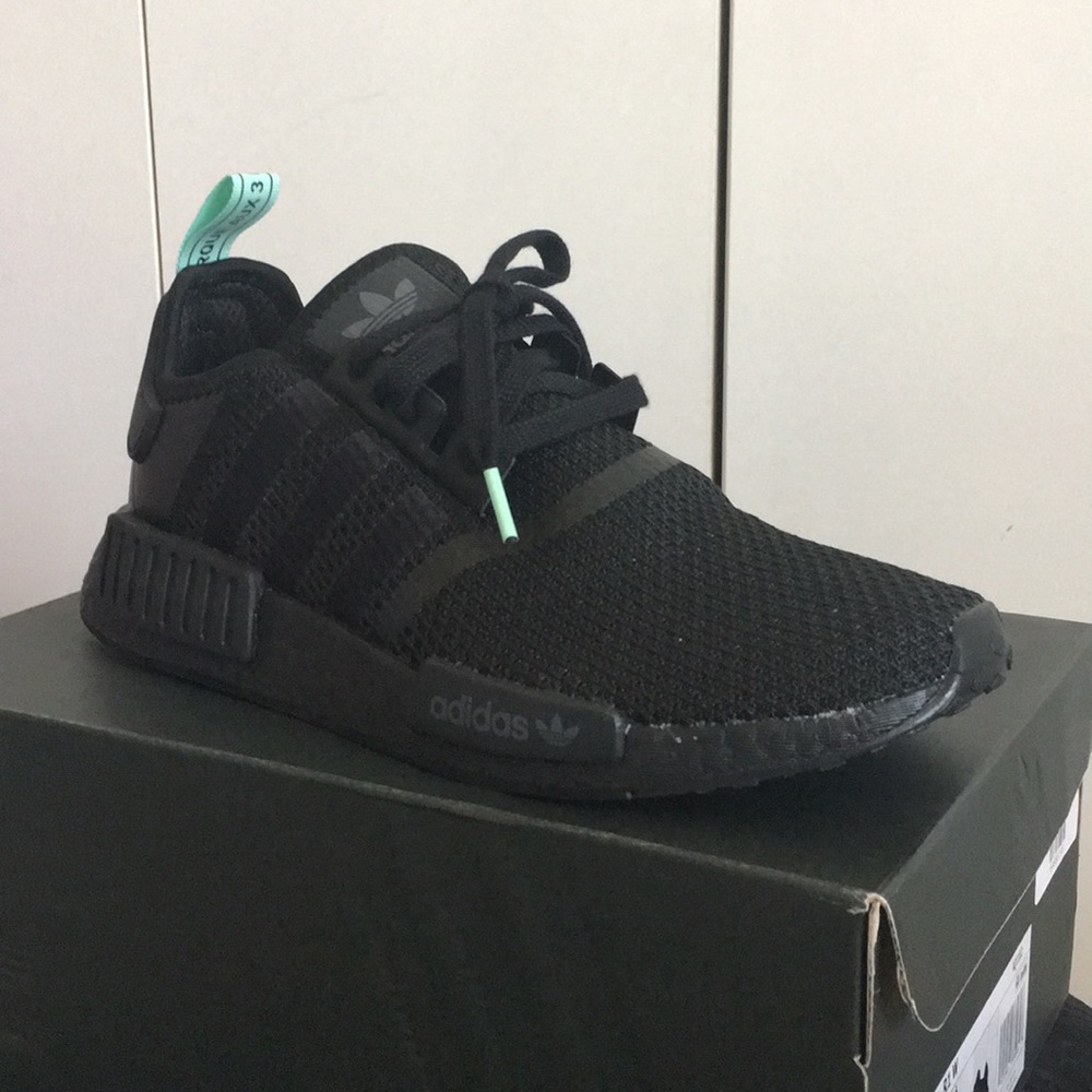 Women’s Adidas NMD R1